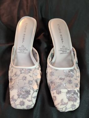 Ivory Floral Embroidered Slip-On Mules sz. 9W
